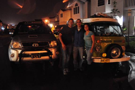 Com os colombianos Jorge e Meli, entre a Fiona e a Lunita, em Anchorage, no Alaska